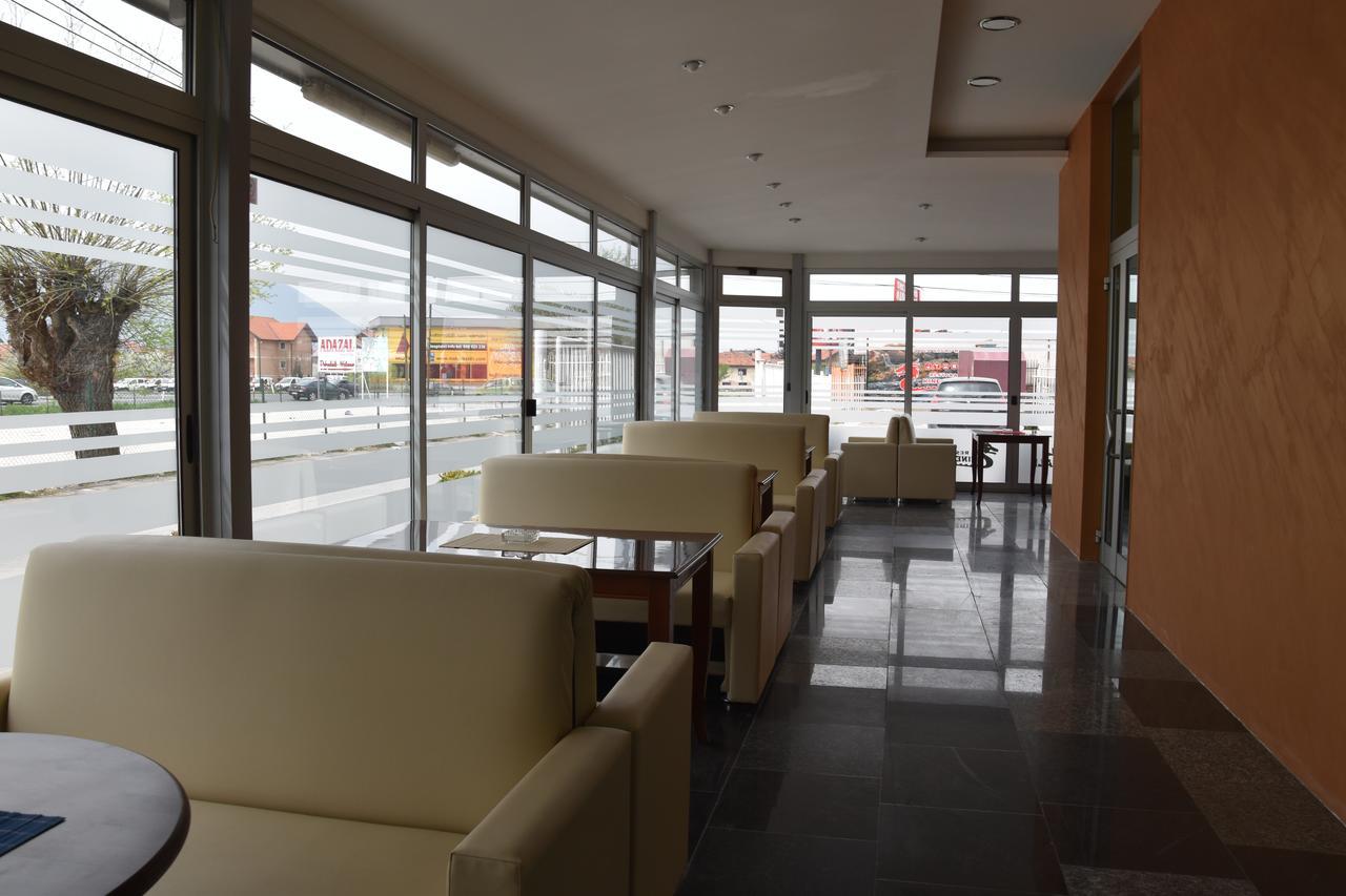Hotel & Restaurant Great Wall - Airport サラエヴォ エクステリア 写真
