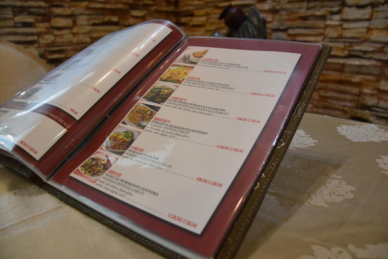 Hotel & Restaurant Great Wall - Airport サラエヴォ エクステリア 写真