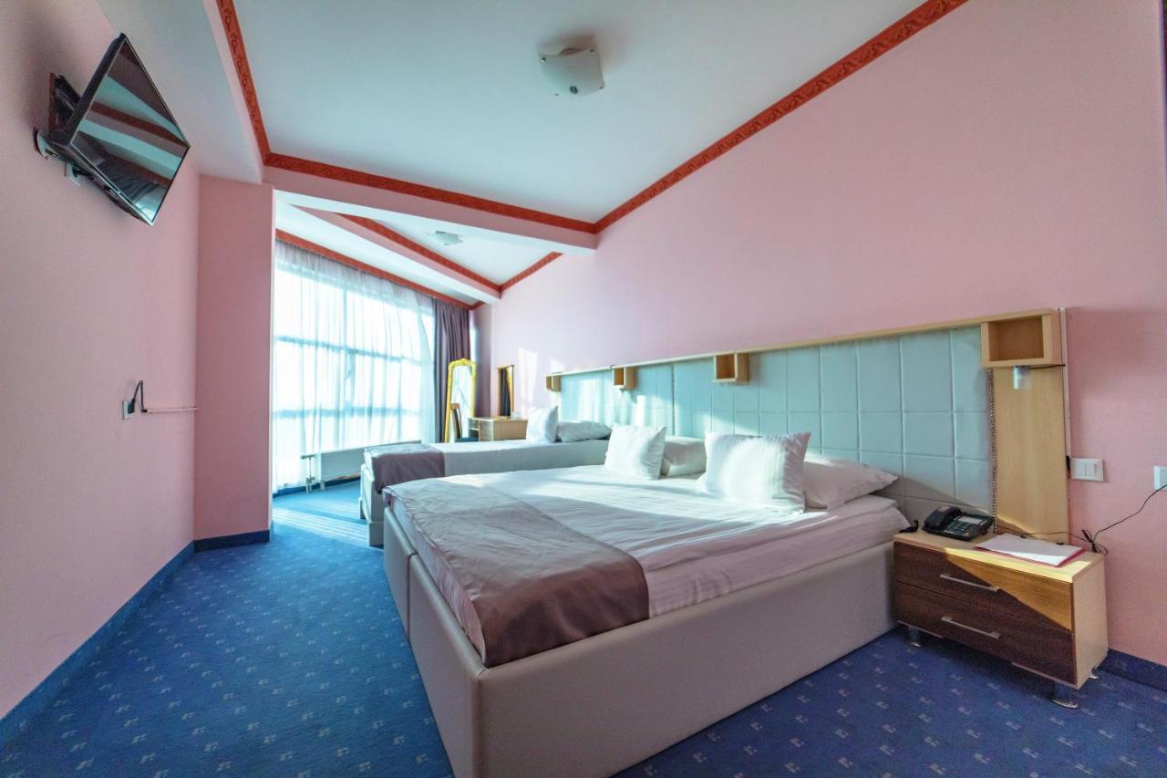 Hotel & Restaurant Great Wall - Airport サラエヴォ エクステリア 写真